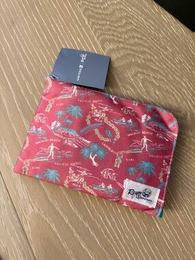 United Airlines x Reyn Spooner Amenity Kit